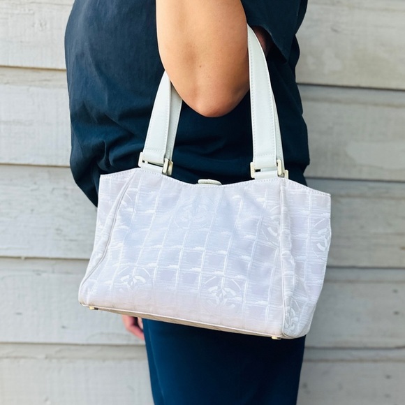 CHANEL travel line shoulder bag - Picture 16 of 17